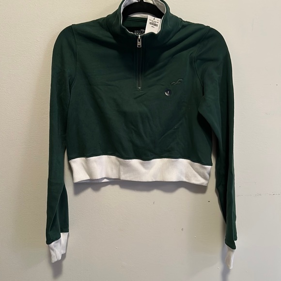 Dark green Hollister, long sleeve, collared crop top. Size Small - Picture 1 of 6